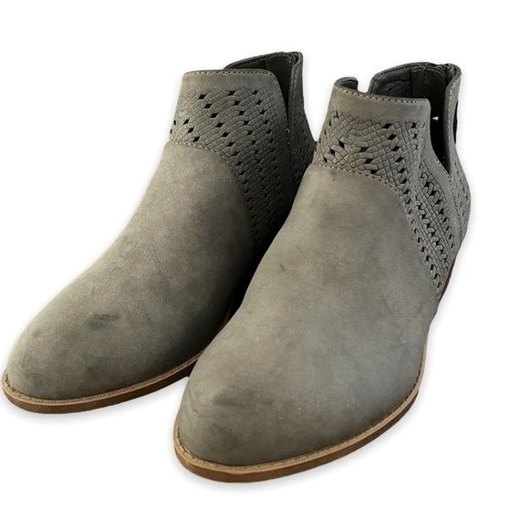 4 for $40 SALE!Torrid Ankle Perforated Detail Booties, Charcoal Grey, Size 7.5WW - Picture 1 of 9